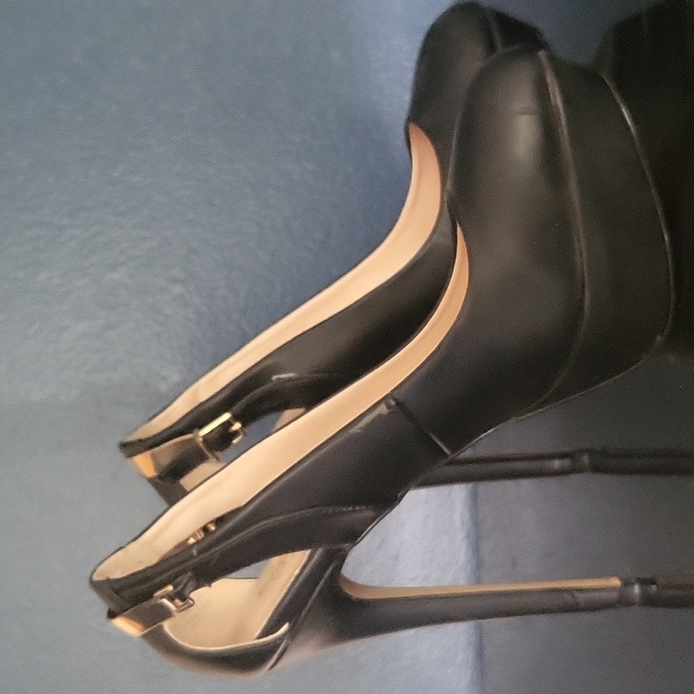 High Heels - Picture 3 of 3